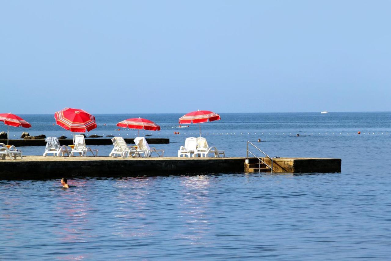With A Parking Space - 7066 Apartman Umag